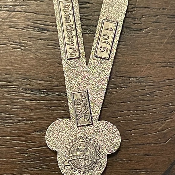 Disney Pins Hidden Mickey Black Lanyard 2010. Number 1 of 5. - Picture 3 of 3